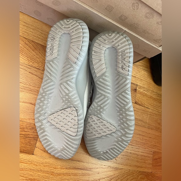 Adidas sneaker - Picture 3 of 5